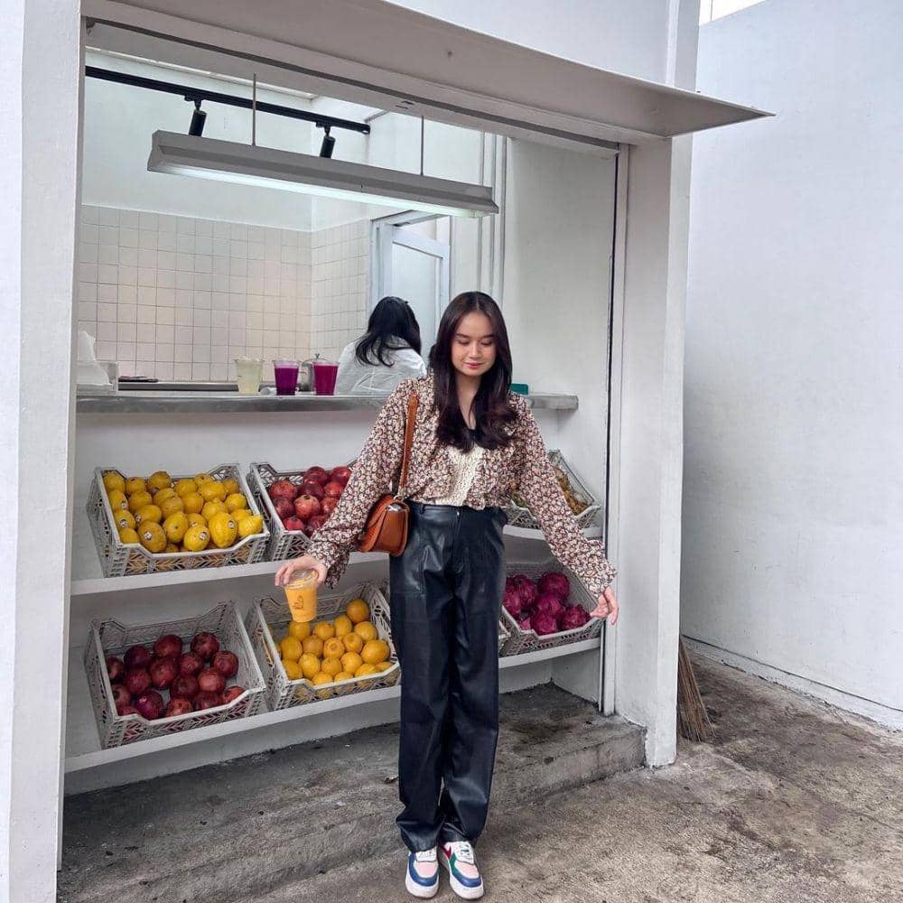 OOTD hangout kekinian ala Chintya Gabriella (instagram.com/chintyagabriella)