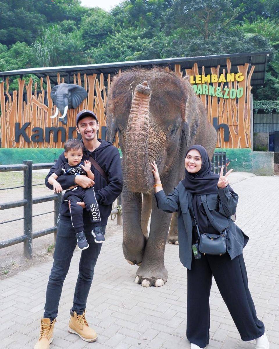 potret Ali dan orangtuanya (instagram.com/razibawazier/)