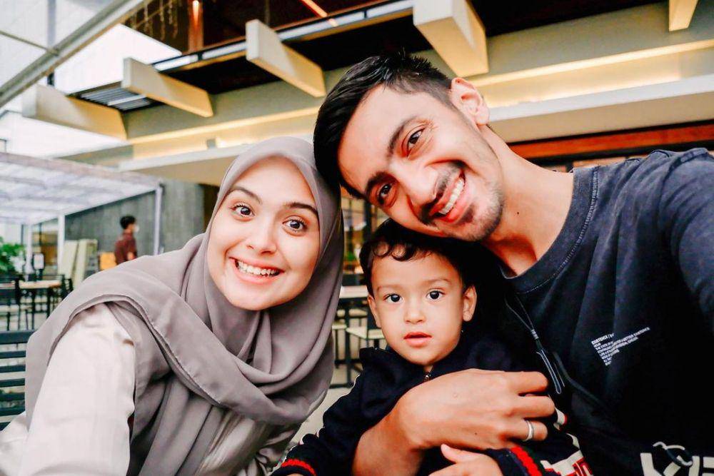 potret Ali dan orangtuanya (instagram.com/razibawazier/)