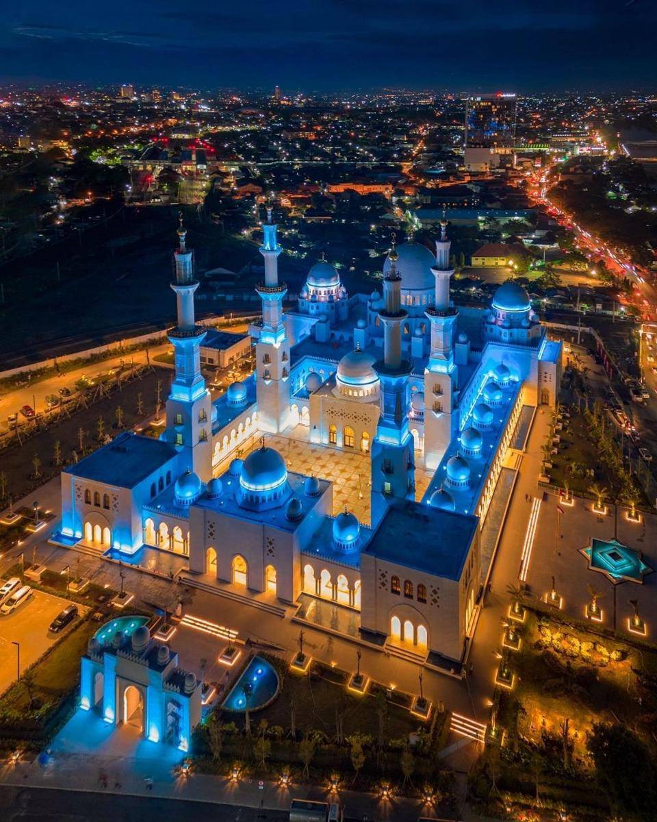 Potret Masjid Raya Sheikh Zayed di Solo (instagram.com/iqbalxpangestu)