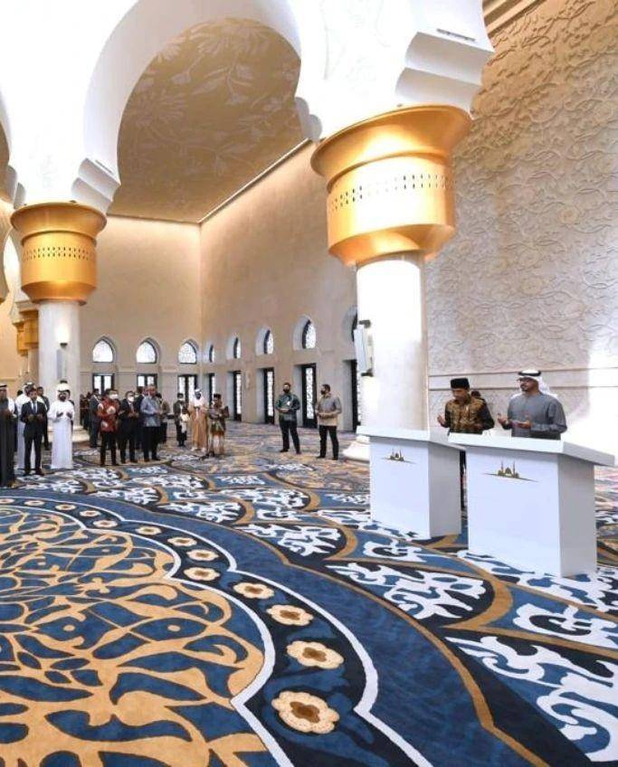 Potret bagian interior Masjid Raya Sheikh Zayed di Solo (instagram.com/jokowi)