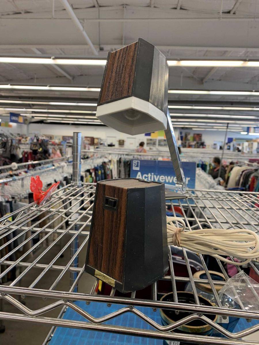 potret barang antik di toko barang bekas (reddit.com/user/Cool_S_Vintage)