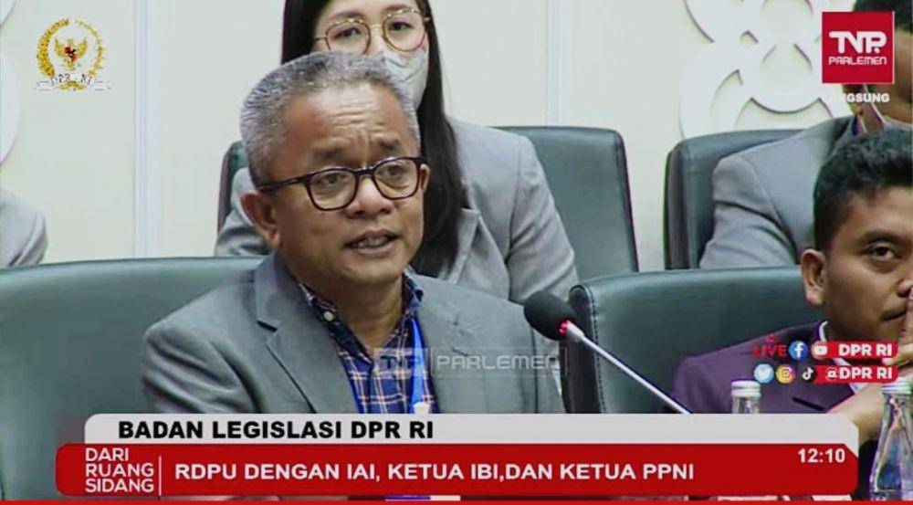 Ketua Umum Pengurus Pusat Ikatan Apoteker Indonesia (PP IAI), Noffendri Roestam
