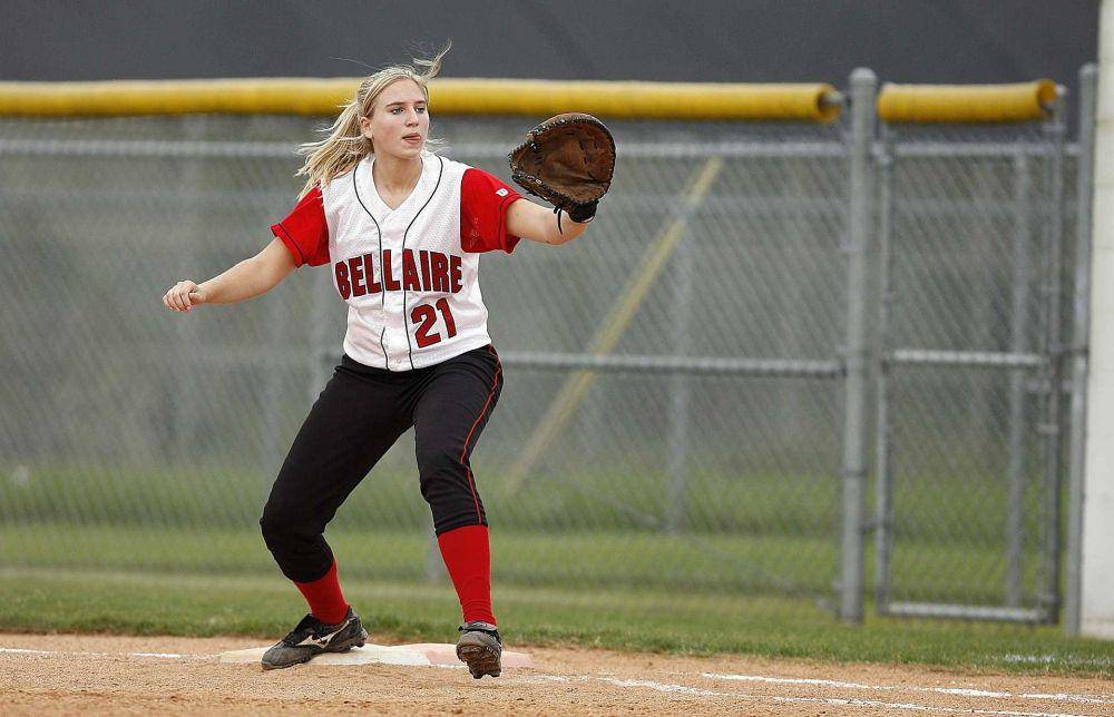 ilustrasi bermain softball (pixabay.com/KeithJJ)