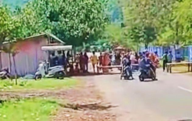 Warga di Dompu Sandera Truk Pengangkut Pupuk Subsidi