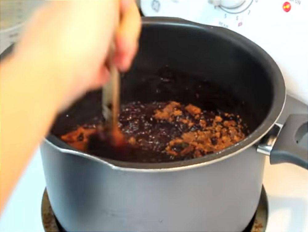 ilustrasi membuat bubur ketan hitam (youtube.com/Dapur Dina)
