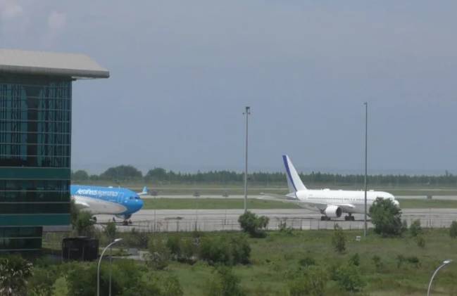 Pesawat Argentina dan Arab Saudi parkir di Bandara Internasional Yogyakarta, Kabupaten Kulon Progo. (ANTARA/HO.)