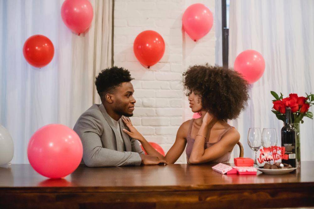 ilustrasi pasangan romantis (pexels.com/andres artyon)