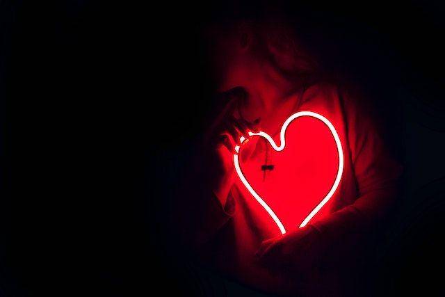 ilustrasi lambang love (pexels.com/Designcologist)
