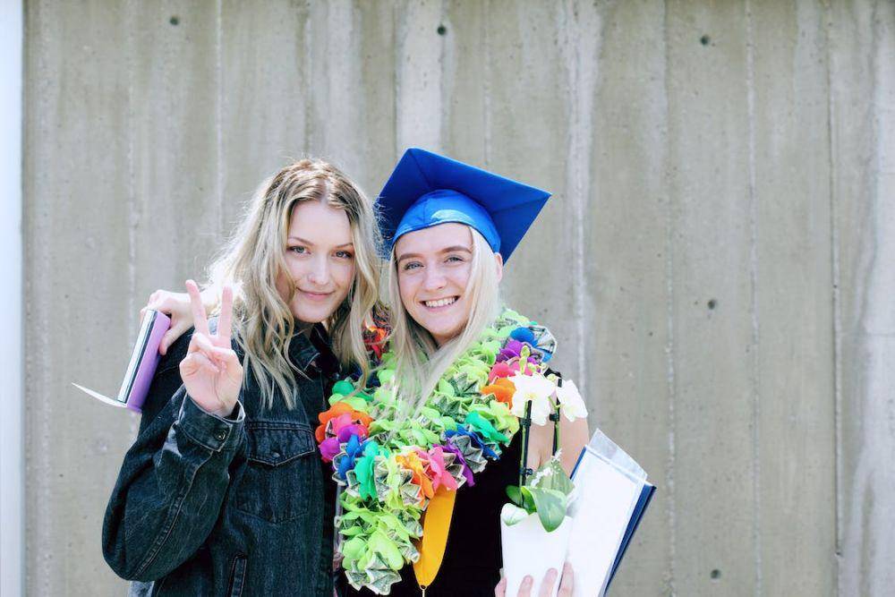 ilustrasi wisuda (pexels.com/@mccutcheon)