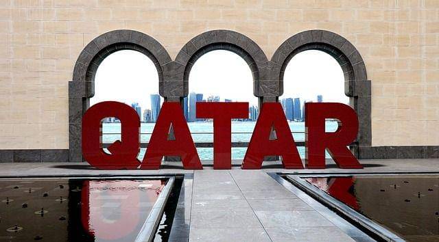 patung huruf bertuliskan Qatar (pixabay.com/RAS_RNS)