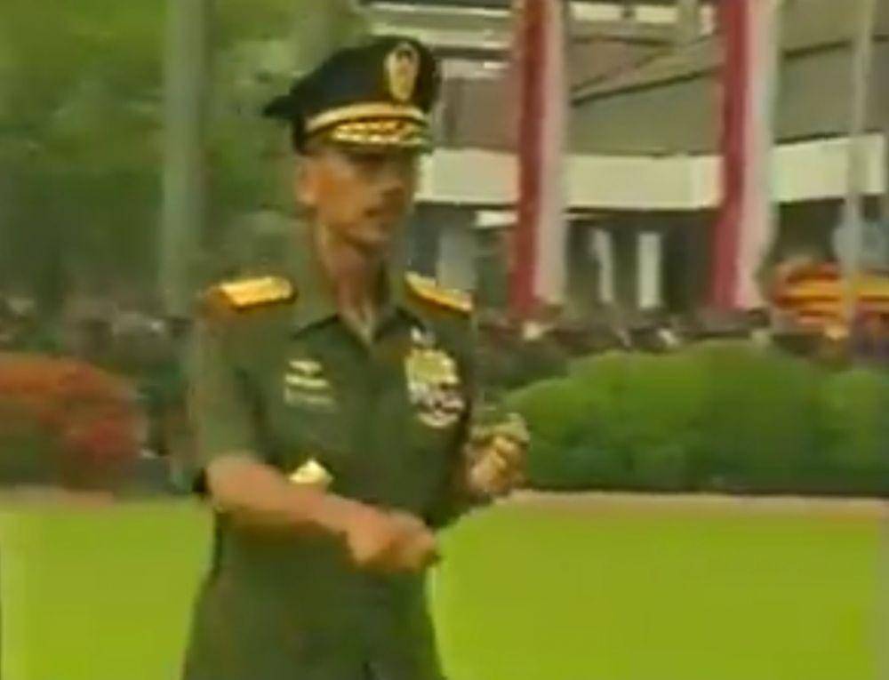 Mantan Panglima ABRI tahun 1993 Jenderal Edi Sudrajat. (Tangkapan layar YouTube Warkopers)
