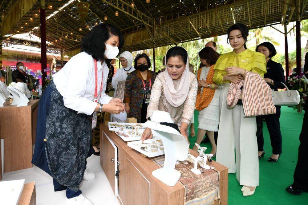Iriana Ajak Pendamping Pemimpin G20 Lihat Kearifan Lokal RI (dok. Sekretariat Presiden)