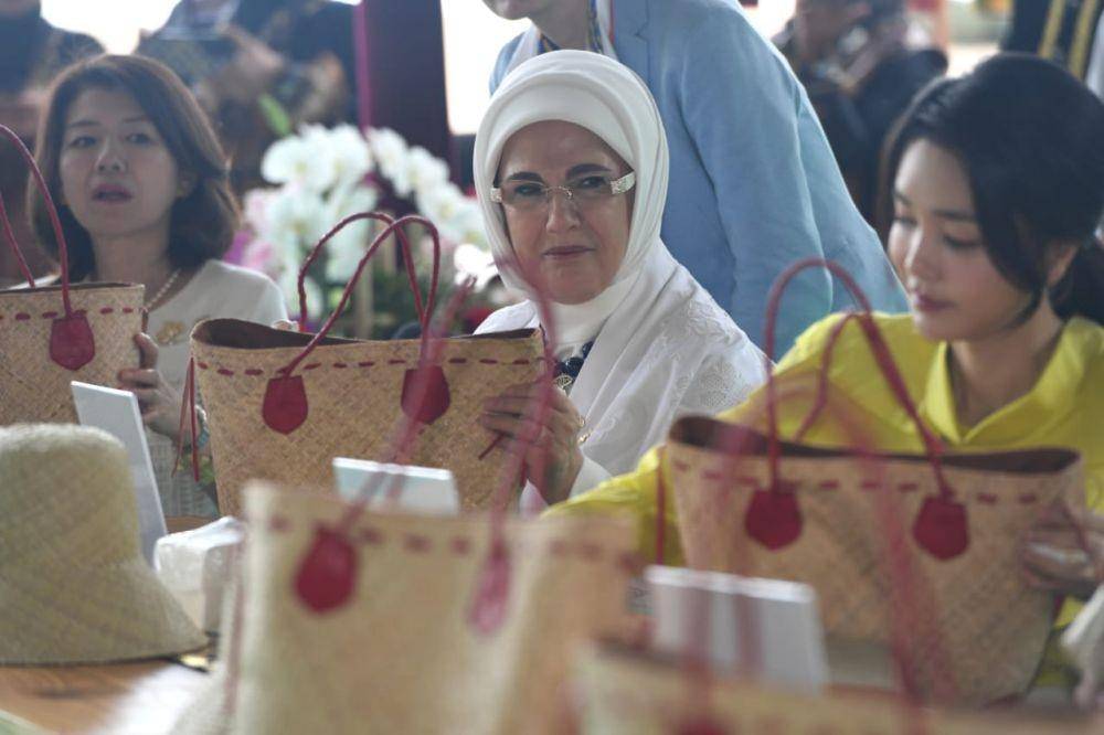 Iriana Ajak Pendamping Pemimpin G20 Lihat Kearifan Lokal RI (dok. Sekretariat Presiden)