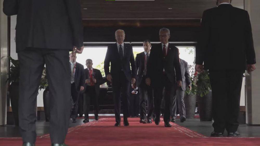 Presiden Amerika Serikat, Joe Biden tiba di lokasi KTT G20 disambut oleh Presiden Jokowi pada Selasa (15/11/2022). (youtube.com/Kemkominfo TV)