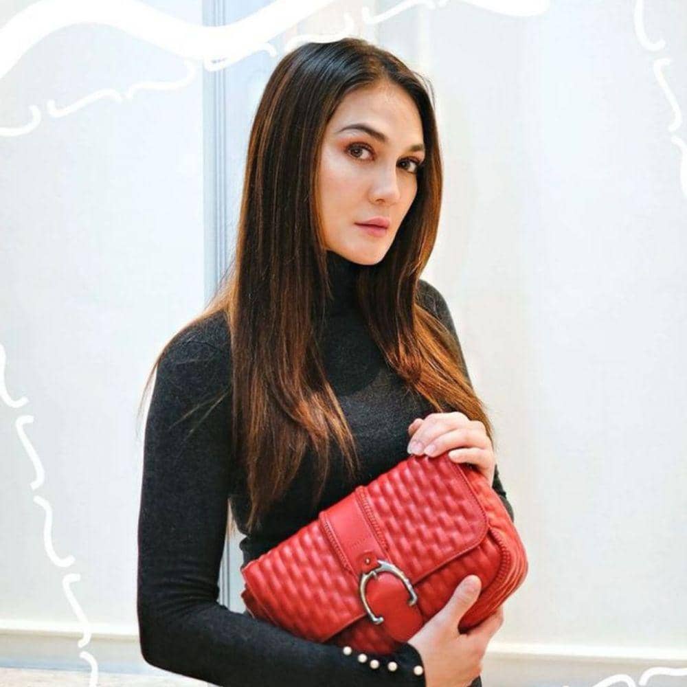 Natural Look ala Luna Maya (instagram.com/lunamaya)