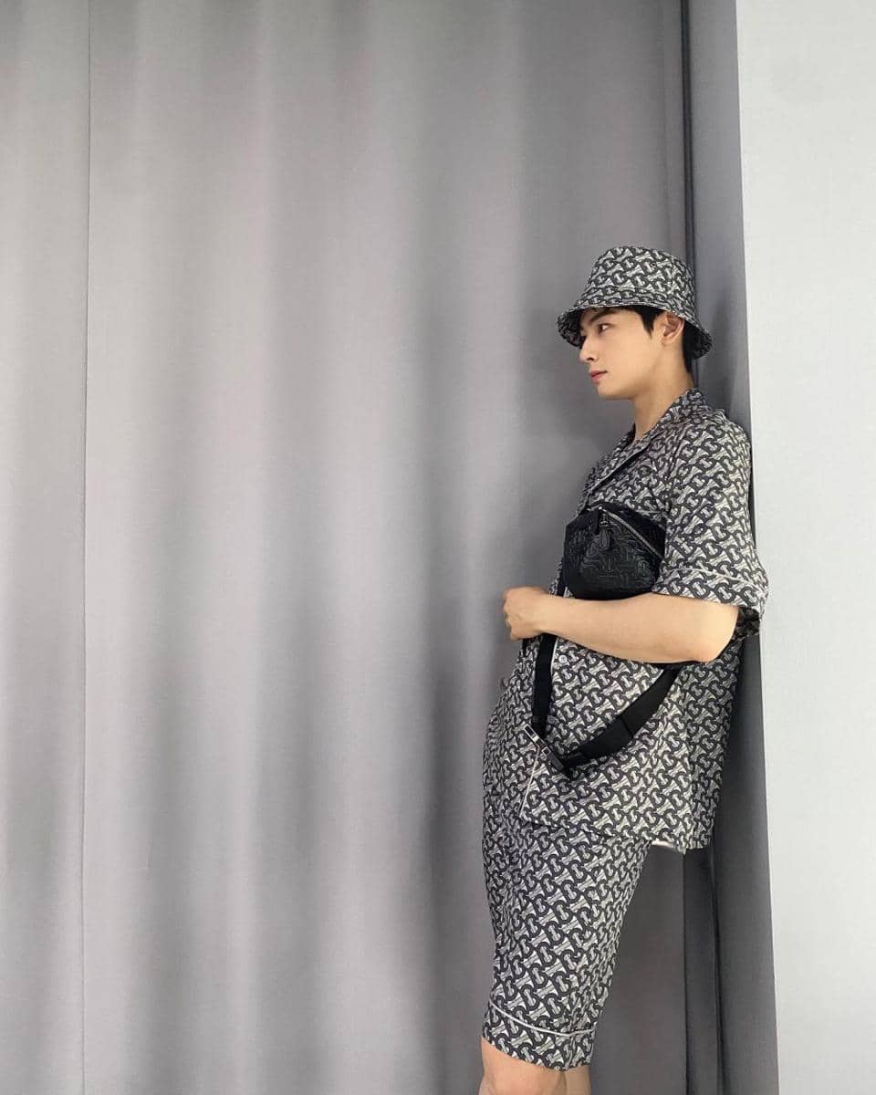 Cha Eun Woo (instagram.com/eunwo.o_c)