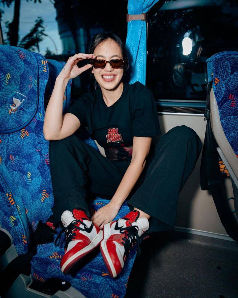 Pevita Pearce dengan sneakersnya (instagram.com/pevpearce)