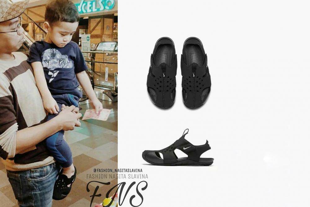 Rafathar memakai sandal dari merk Nike (instagram.com/fashion_nagitaslavina)