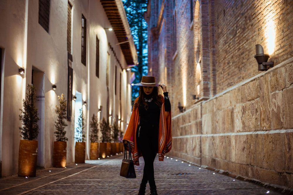 ilustrasi solo traveler (unsplash.com/davidgaviphoto)