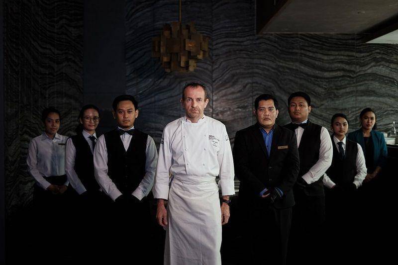 Chef Gilles Marx (di tengah) yang merancang menu terinspirasi dari The Menu. (Dok. Magnifique)