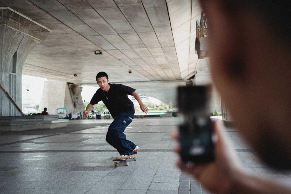 ilustrasi bermain skateboard (pexels.com/Allan Mas)