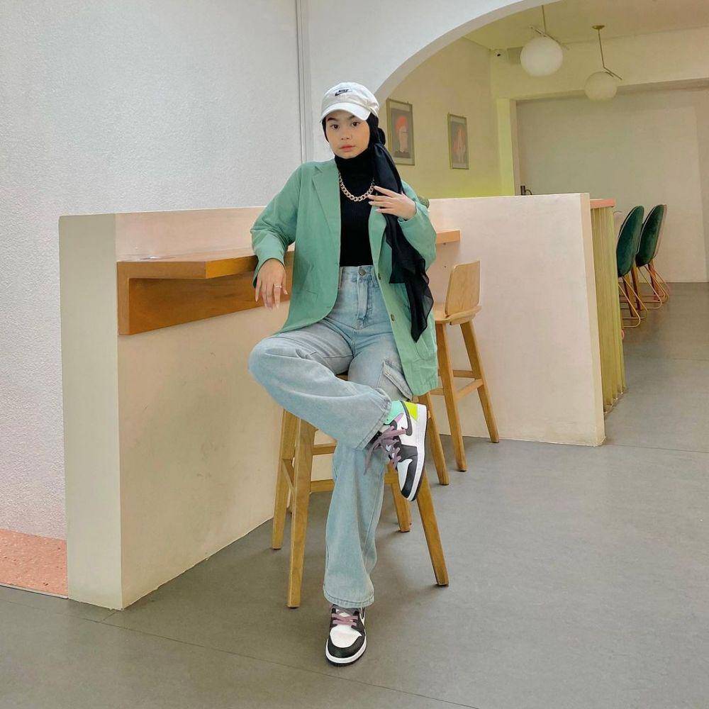 ide OOTD dengan celana cargo ala Nola Clara (instagram.com/nolaclr.a)