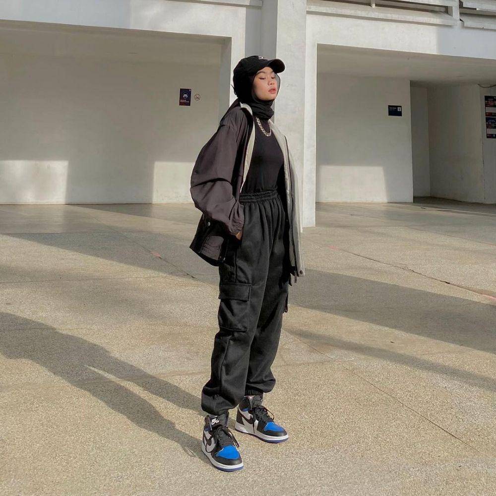 ide OOTD dengan celana cargo ala Nola Clara (instagram.com/nolaclr.a)