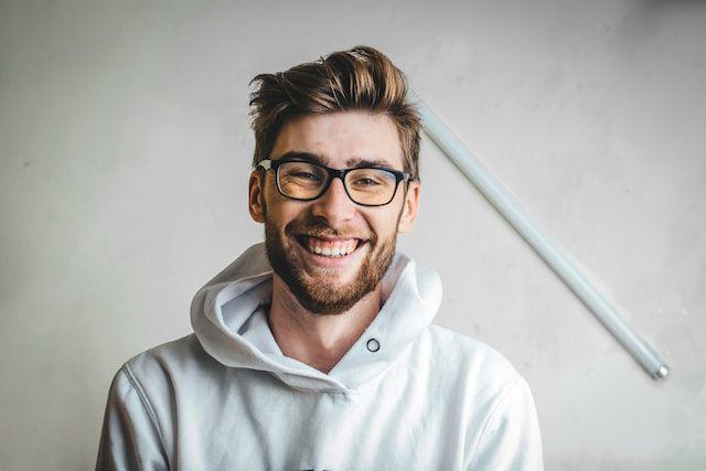 ilustrasi seorang laki-laki (unsplash.com/Radu Florin)