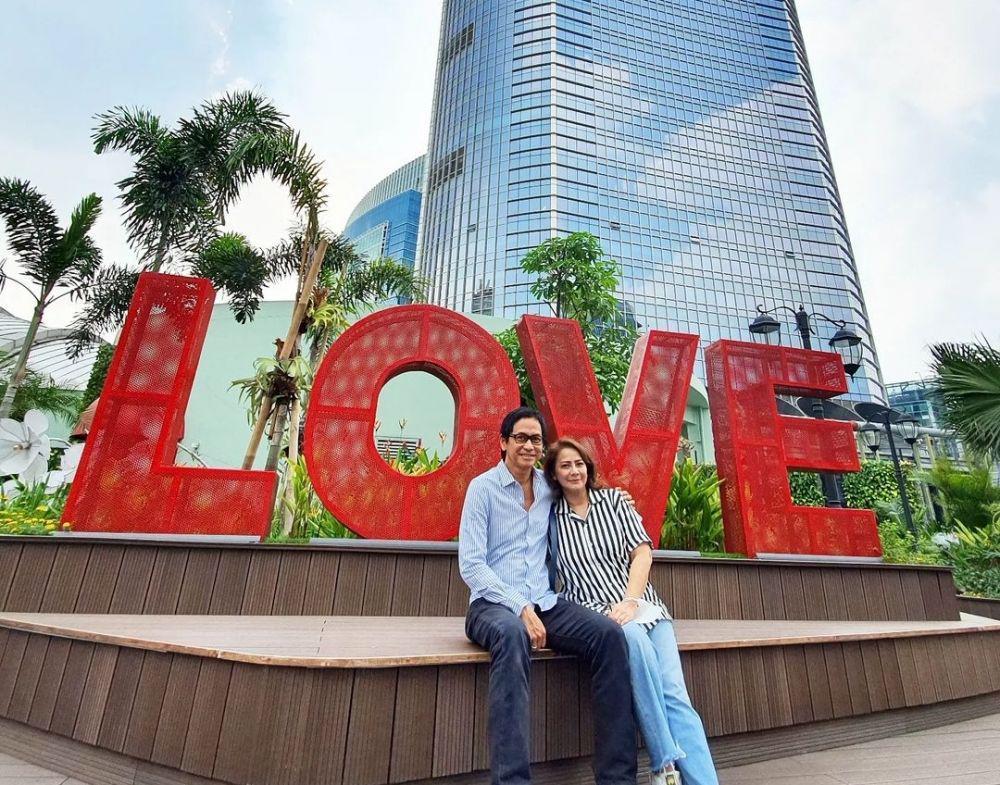 35 Tahun Bersama, 9 Potret Addie MS dan Istri yang Sering Quality Time