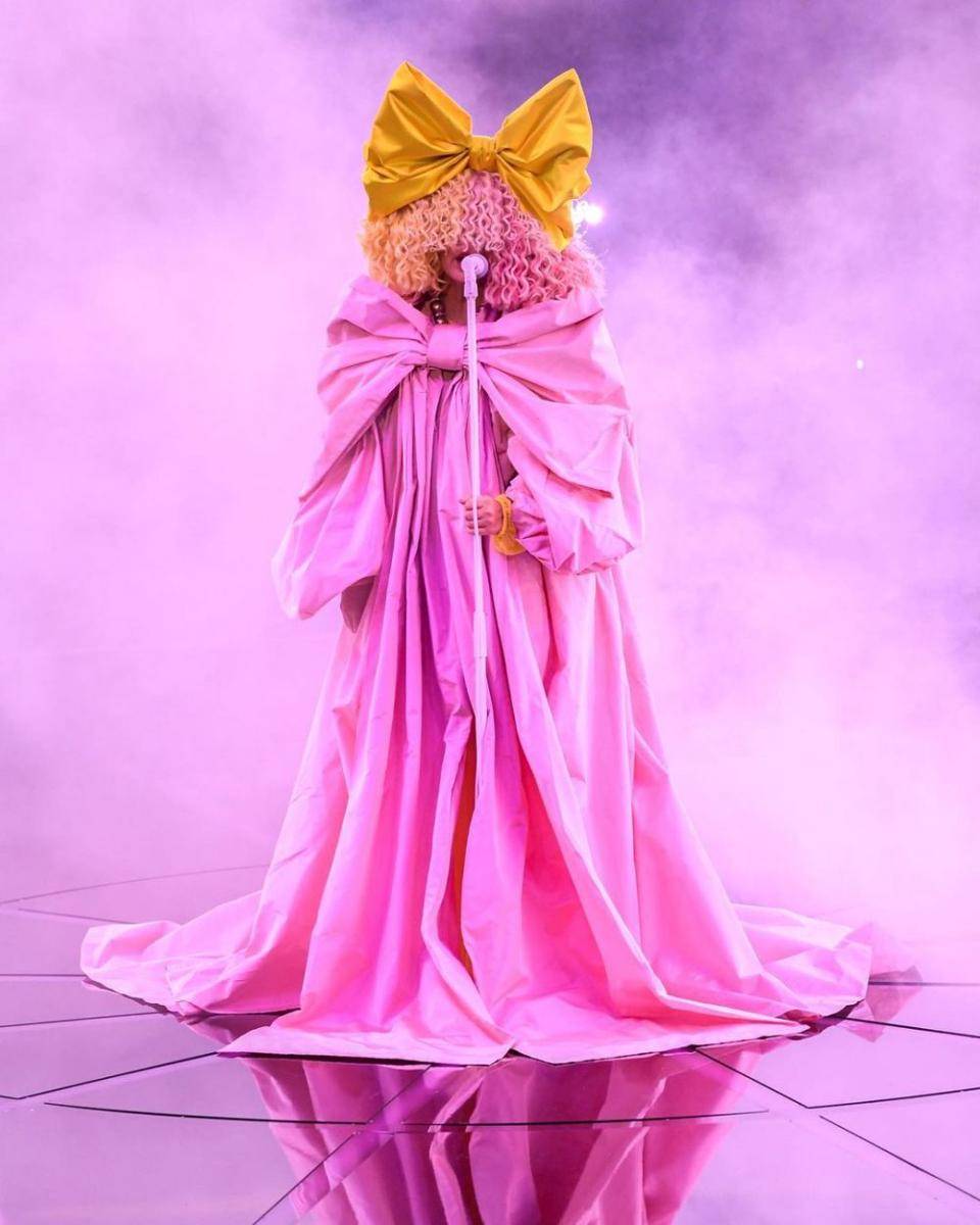 Sia (instagram.com/siamusic)