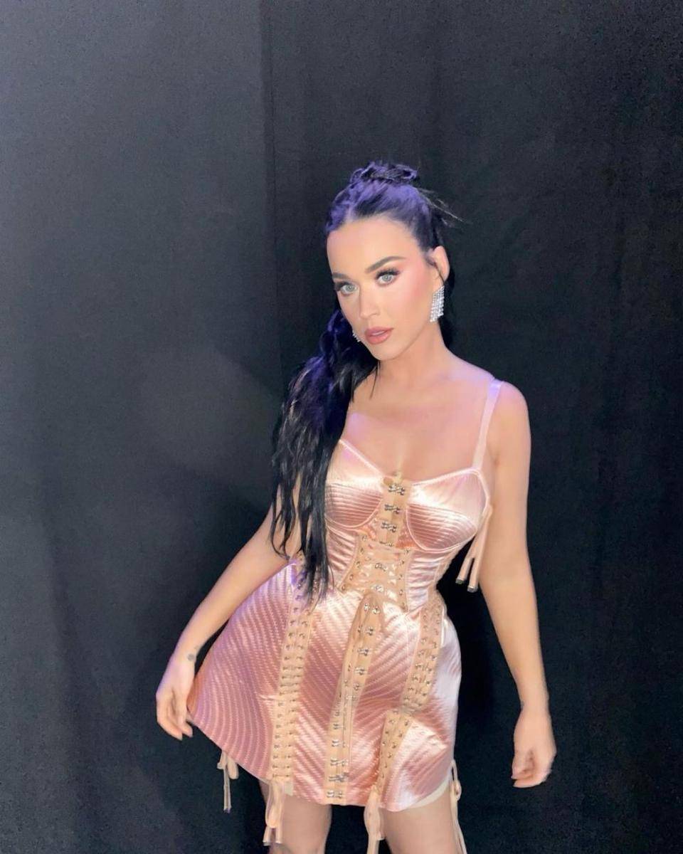 Katy Perry (instagram.com/katyperry)