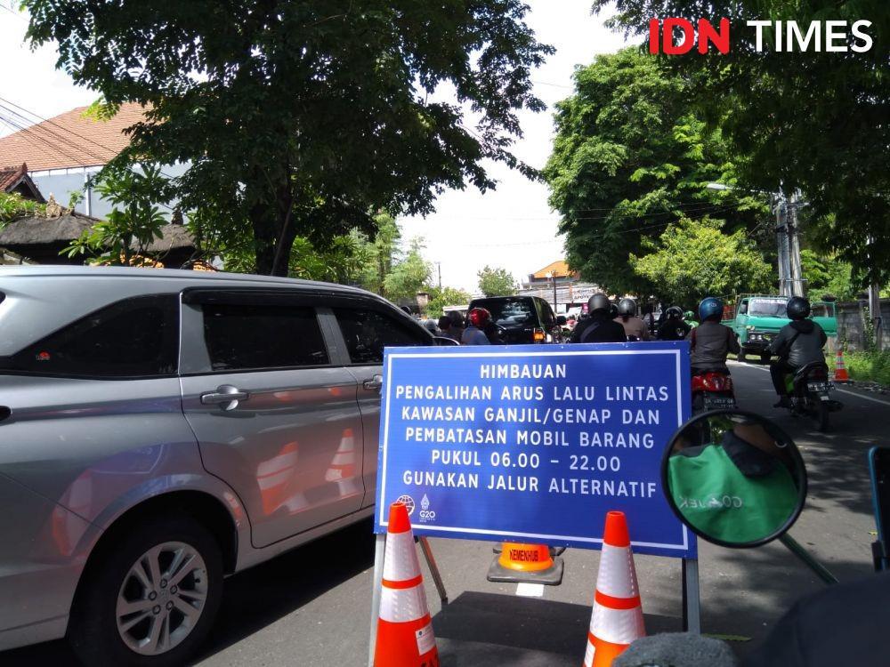 Kendaraan Padat Merayap di Sesetan, Cari Alternatif Lain Ya
