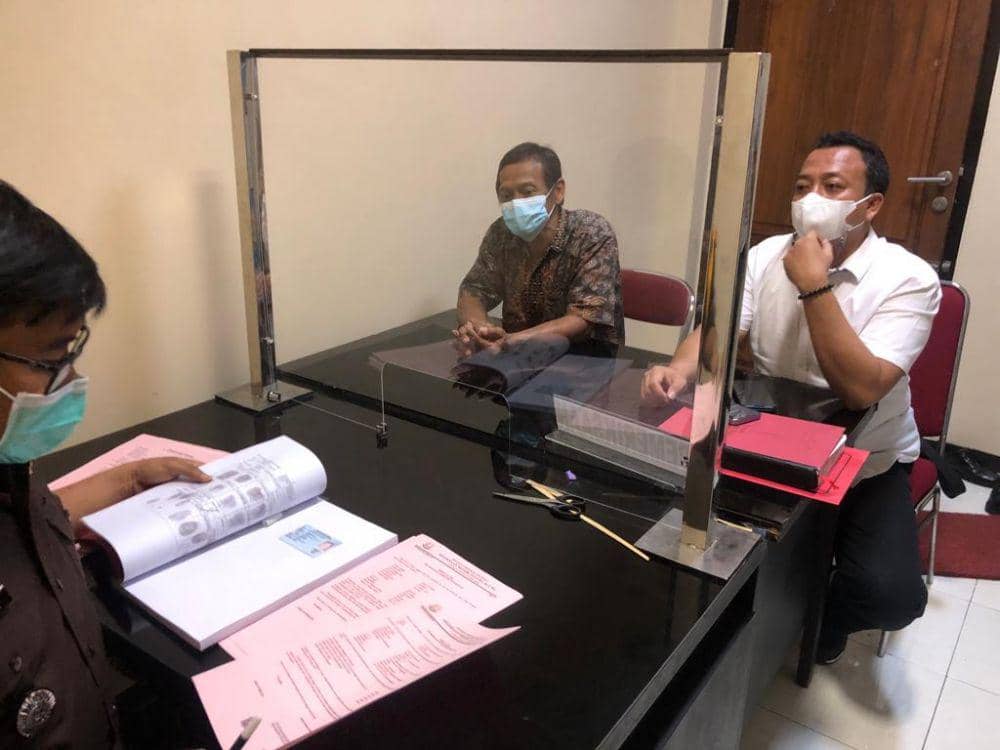 Tersangka saat dilimpahkan ke Kejaksaan Negeri Tulungagung. IDN Times/ istimewa