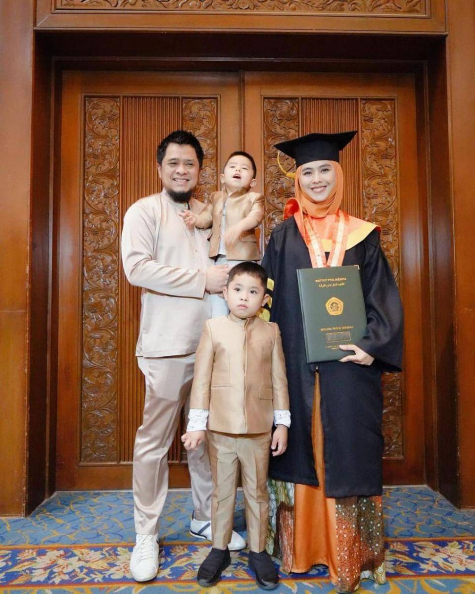 potret wisuda Oki Setiana Dewi (instagram.com/okisetianadewi)