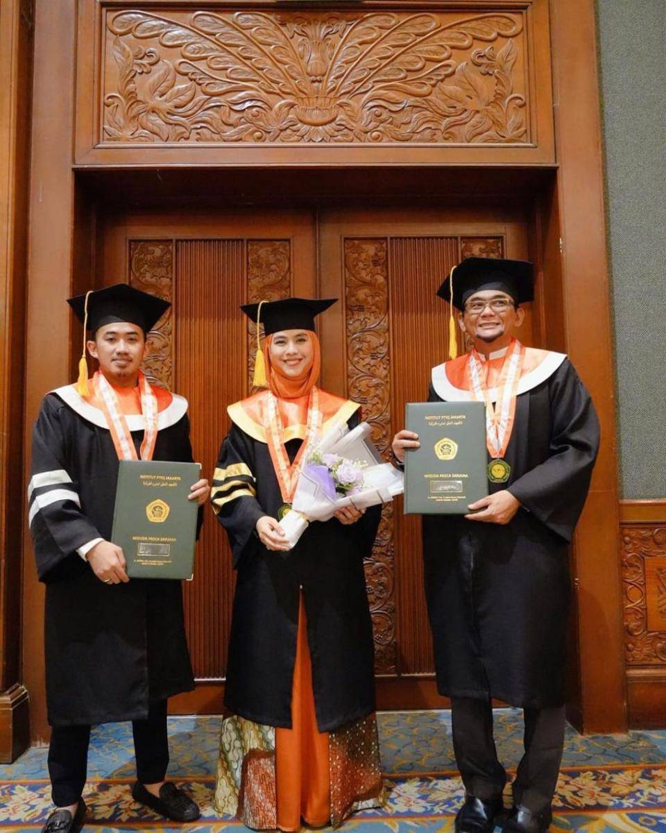 potret wisuda Oki Setiana Dewi (instagram.com/okisetianadewi)