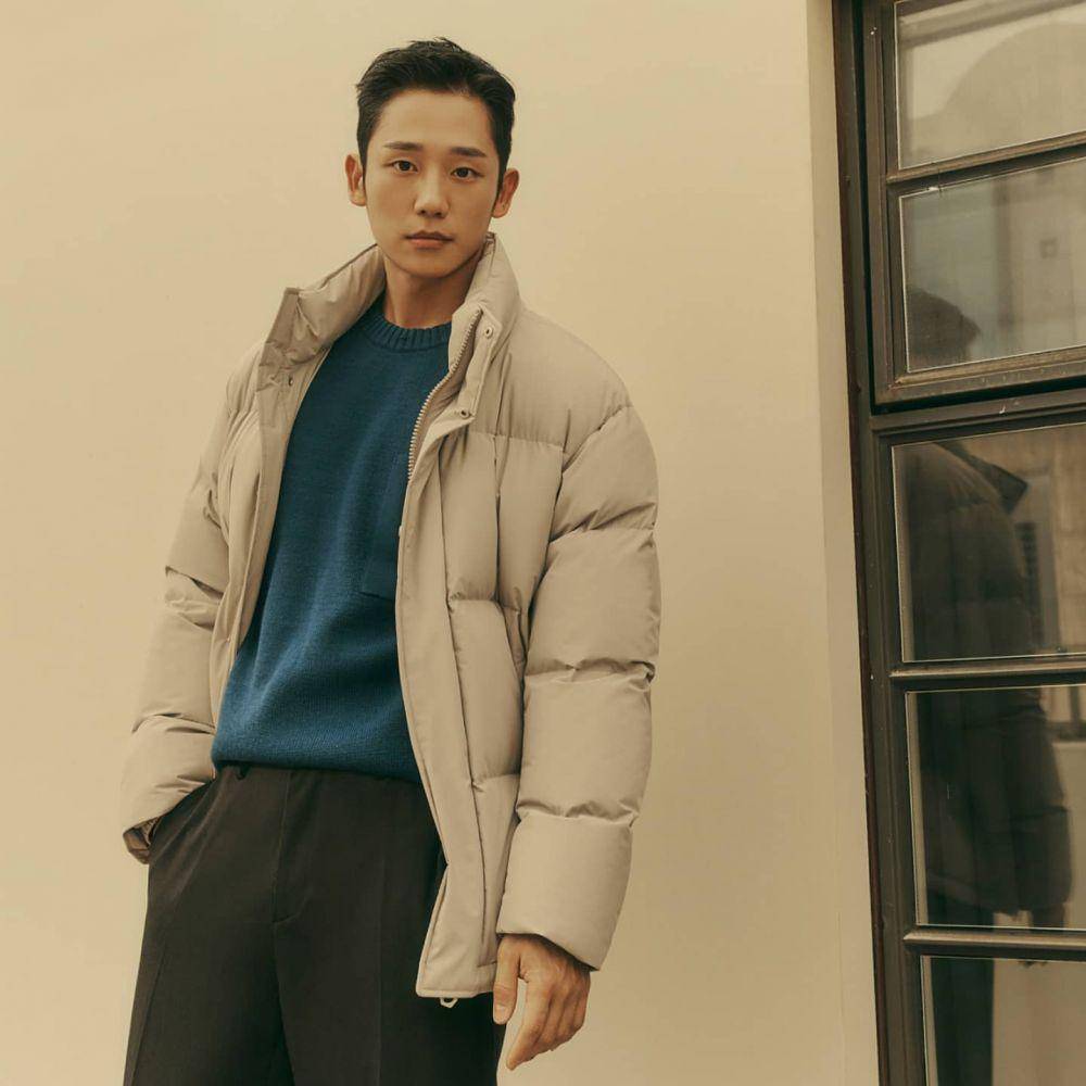 gaya layering outfit ala Jung Hae In (instagram.com/holyhaein)