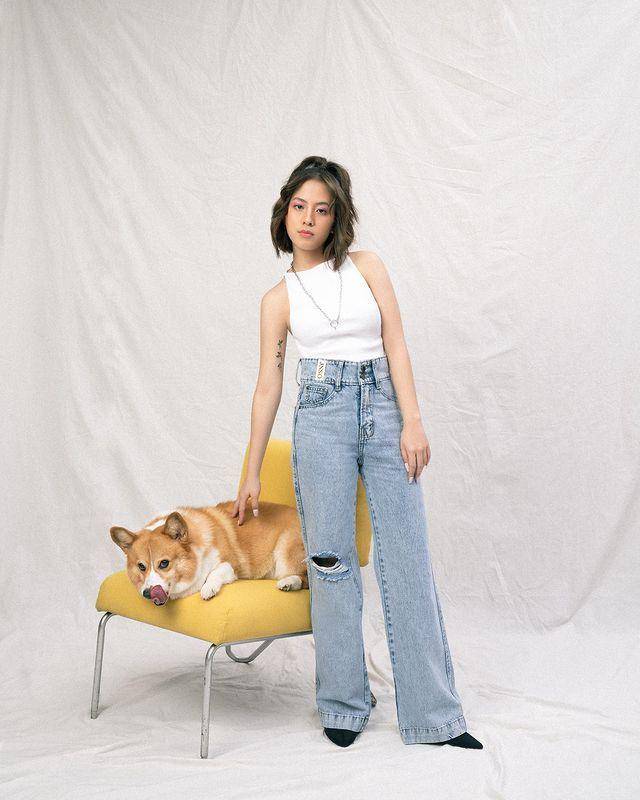 ide ootd sleeveless crop top (instagram.com/zaraadhsty)