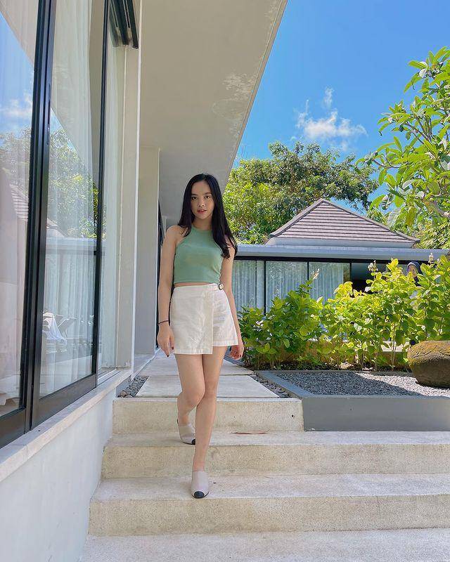 ide ootd sleeveless crop top (instagram.com/lyodraofficial)