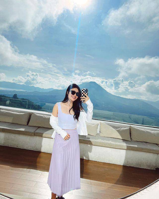 ide ootd sleeveless crop top (instagram.com/febbyrastanty)