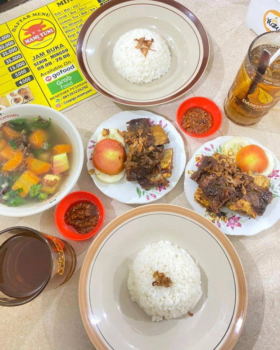 Sop dan iga sapi bakar Mami Yuni (Instagram.com/sopiga.mamiyuni)