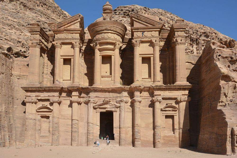 Foto hanya ilustrasi. Ad Deir "The Monastery", Petra, Yordania (commons.wikimedia.org/Azurfrog)