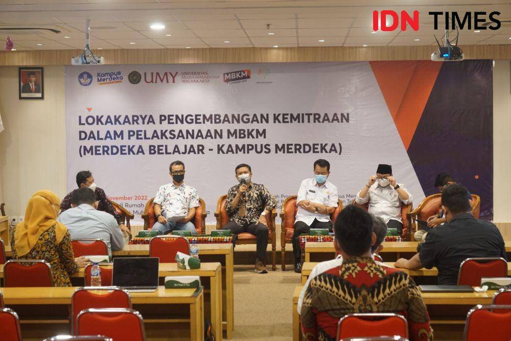 Lokakarya Pengembangan Kemitraan dalam Pelaksanaan MBKM, di Convention Hall RSGM UMY, Rabu (16/11/2022). (IDN Times/Herlambang Jati Kusumo)