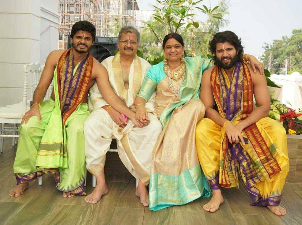 keluarga Vijay Deverakonda (instagram.com/thedeverakonda)