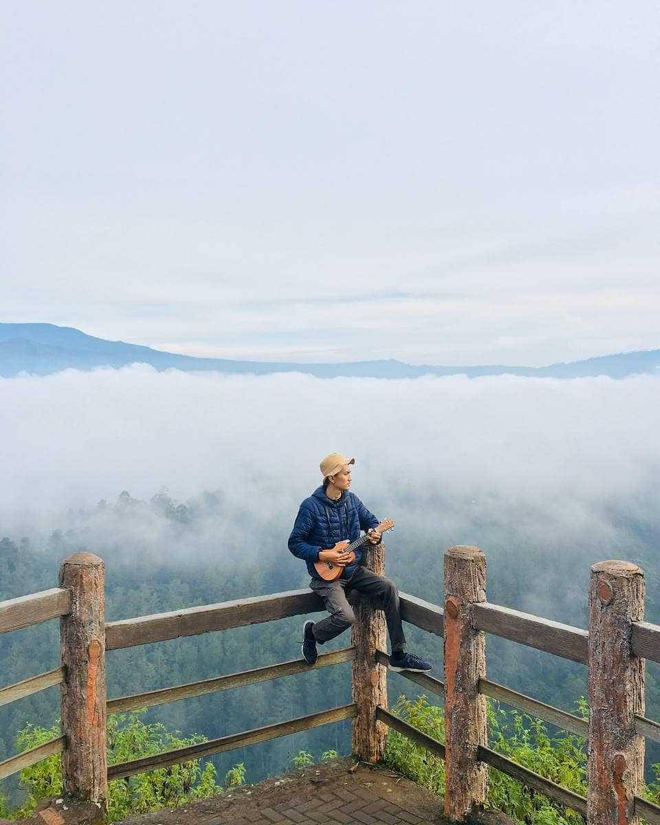 Tebing Keraton (instagram.com/riofauzi_)