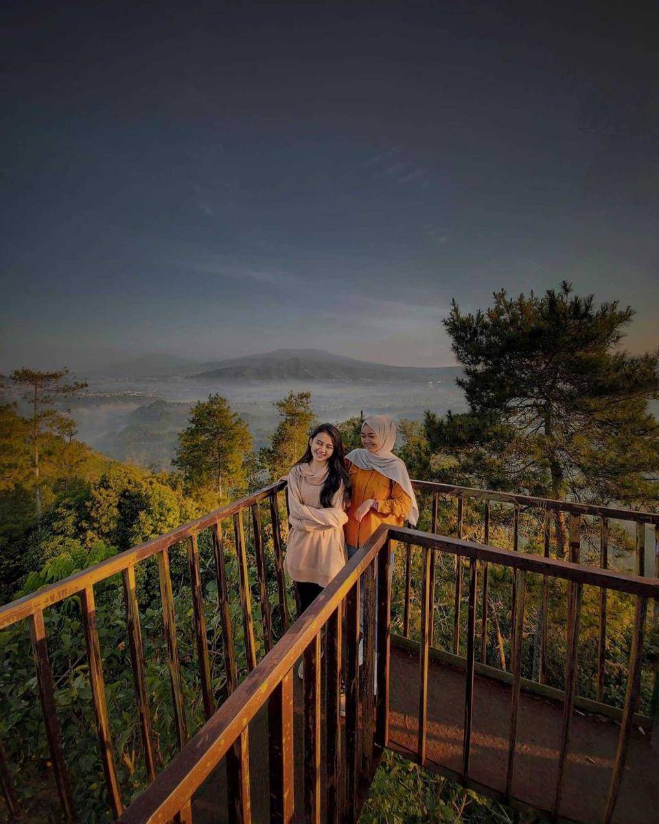 Tebing Keraton (instagram.com/randimaulaana)