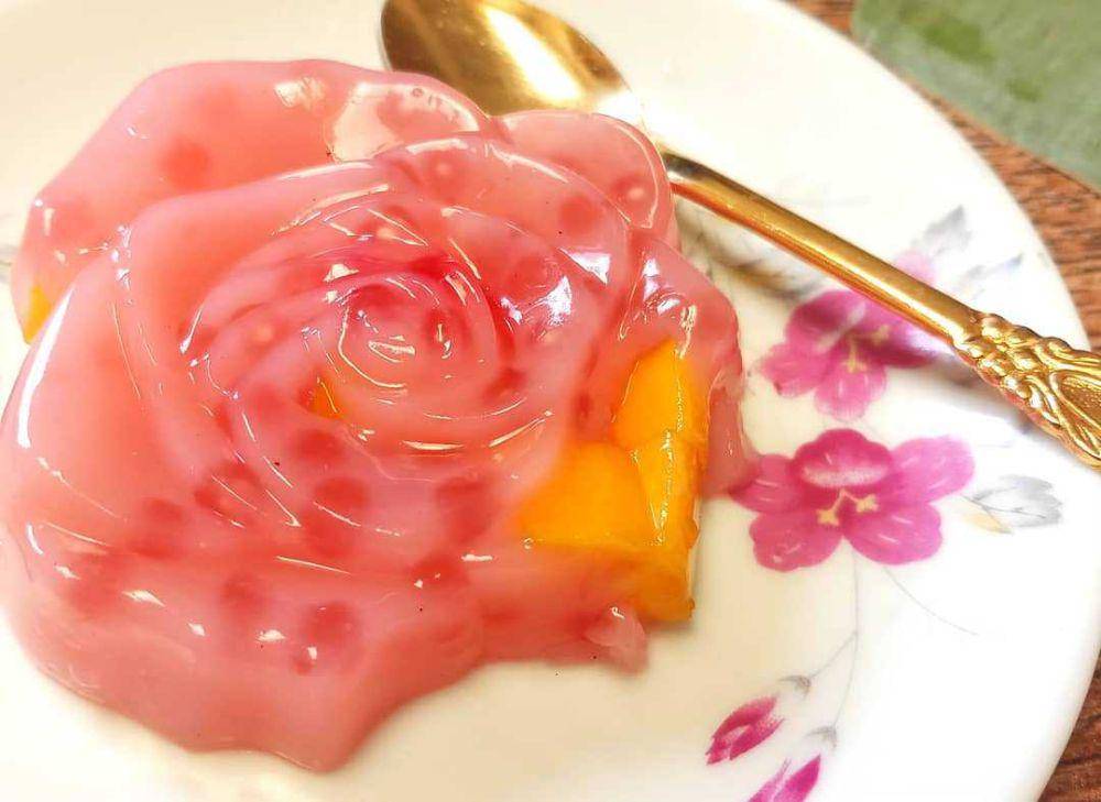 kue cantik manis (instagram.com/adhatalita)