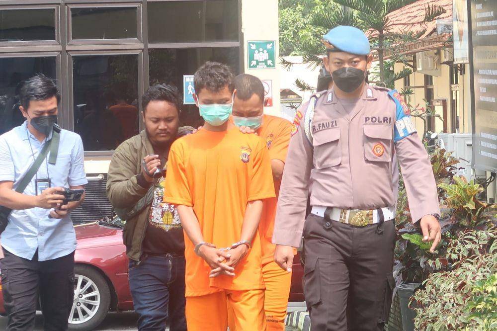 Tersangka pelaku pembunuhan terhadap RN seorang wanita hamil yang ditemukan mengapung di Pantai Ngrawe Gunungkidul. (Dok. Polres Gunungkidul)