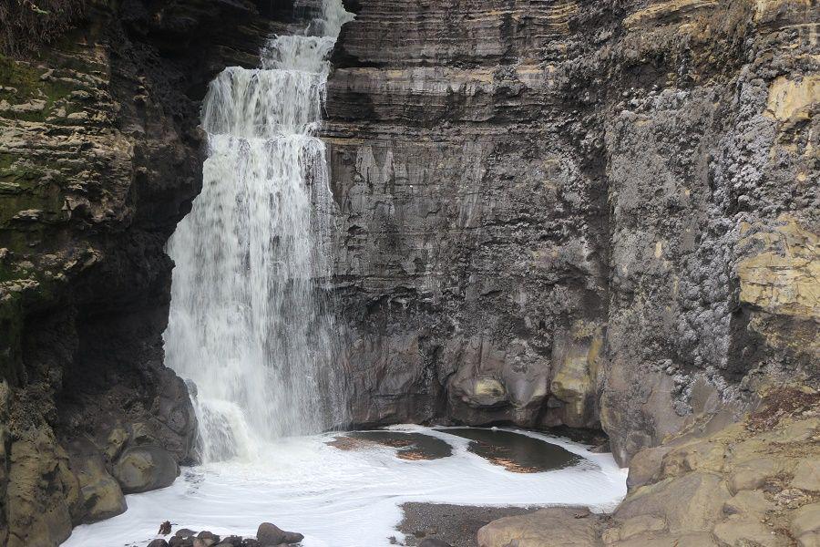 Dekat Kawah Ijen, 5 Air Terjun di Bondowoso Ini Seger Banget