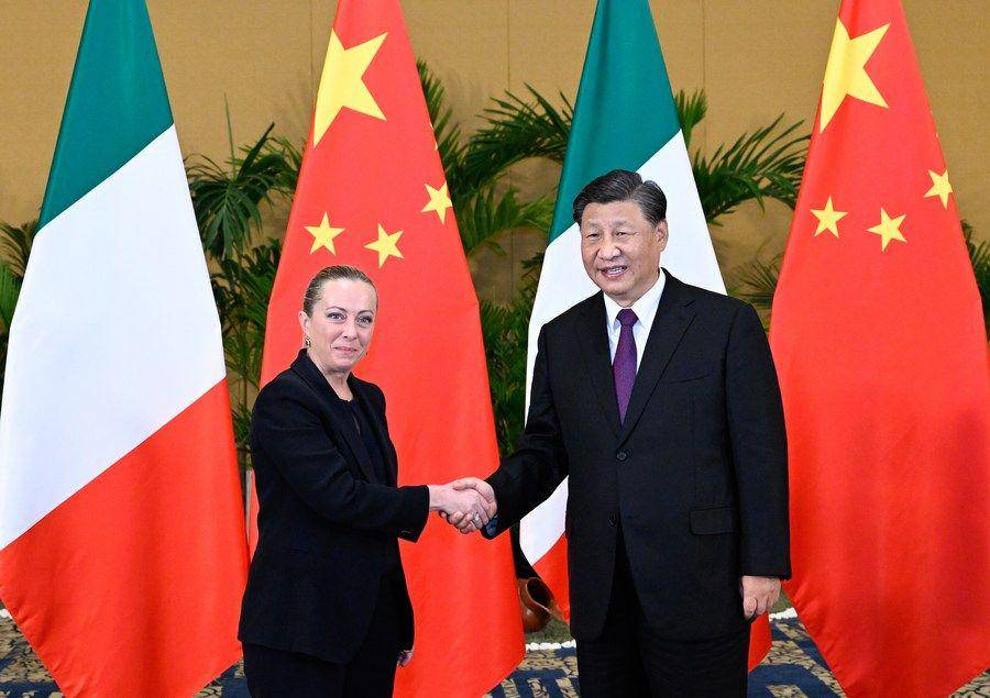 Perdana Menteri Italia, Giorgia Meloni dan Presiden China, Xi Jinping. (twitter.com/China Xinhua News)